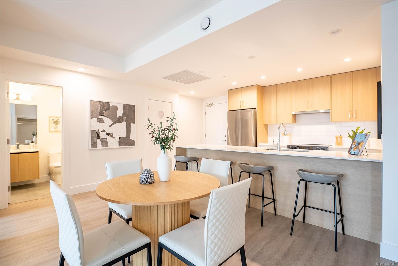 202-258 Helmcken Rd Unit: #202