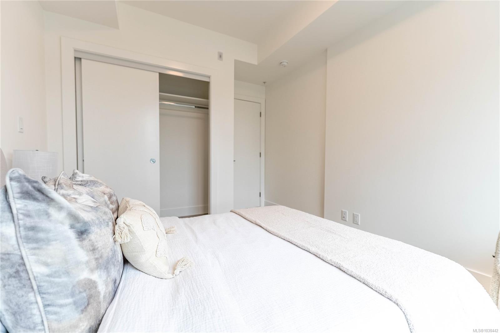 202-258 Helmcken Rd Unit: #202