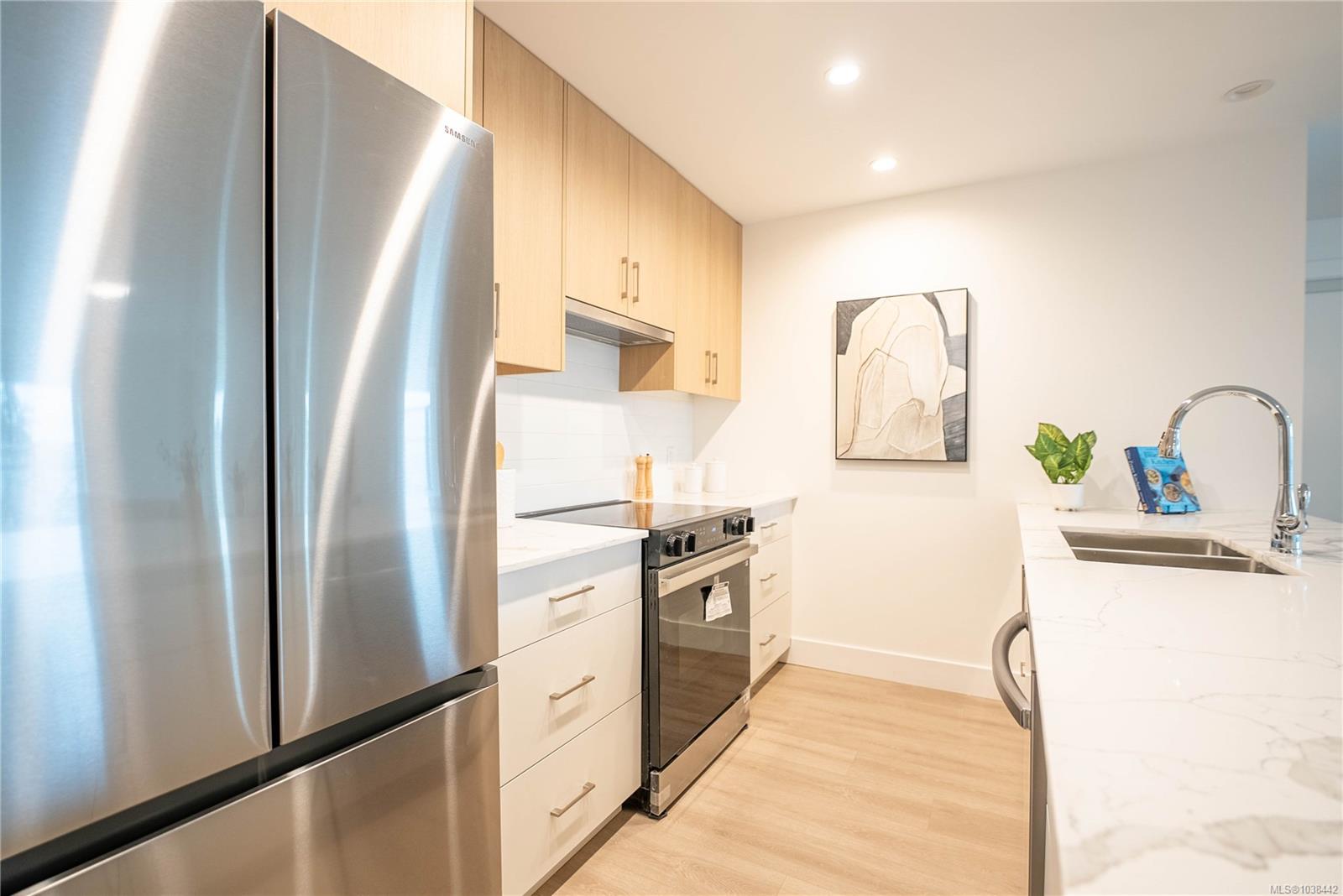 202-258 Helmcken Rd Unit: #202