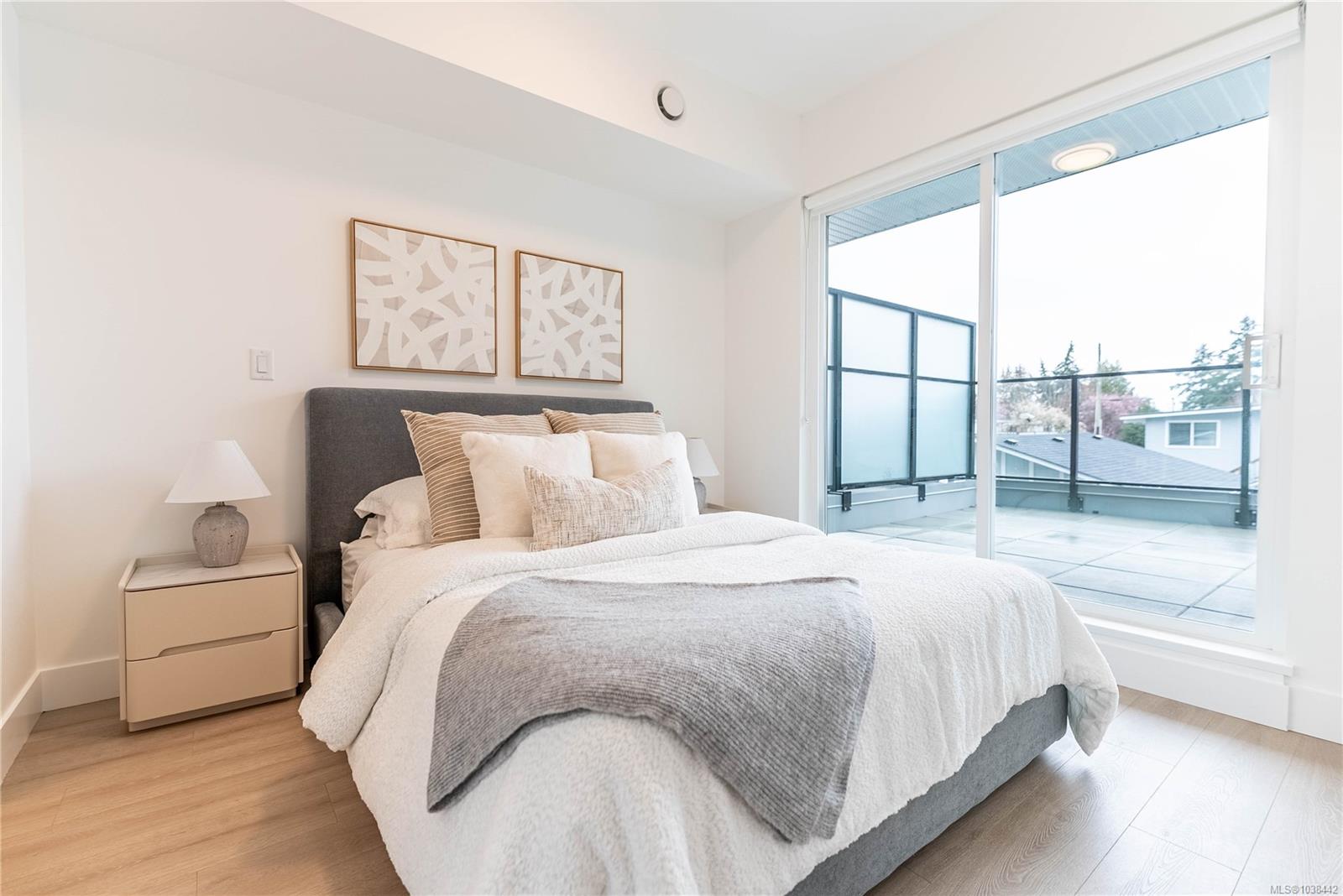 202-258 Helmcken Rd Unit: #202