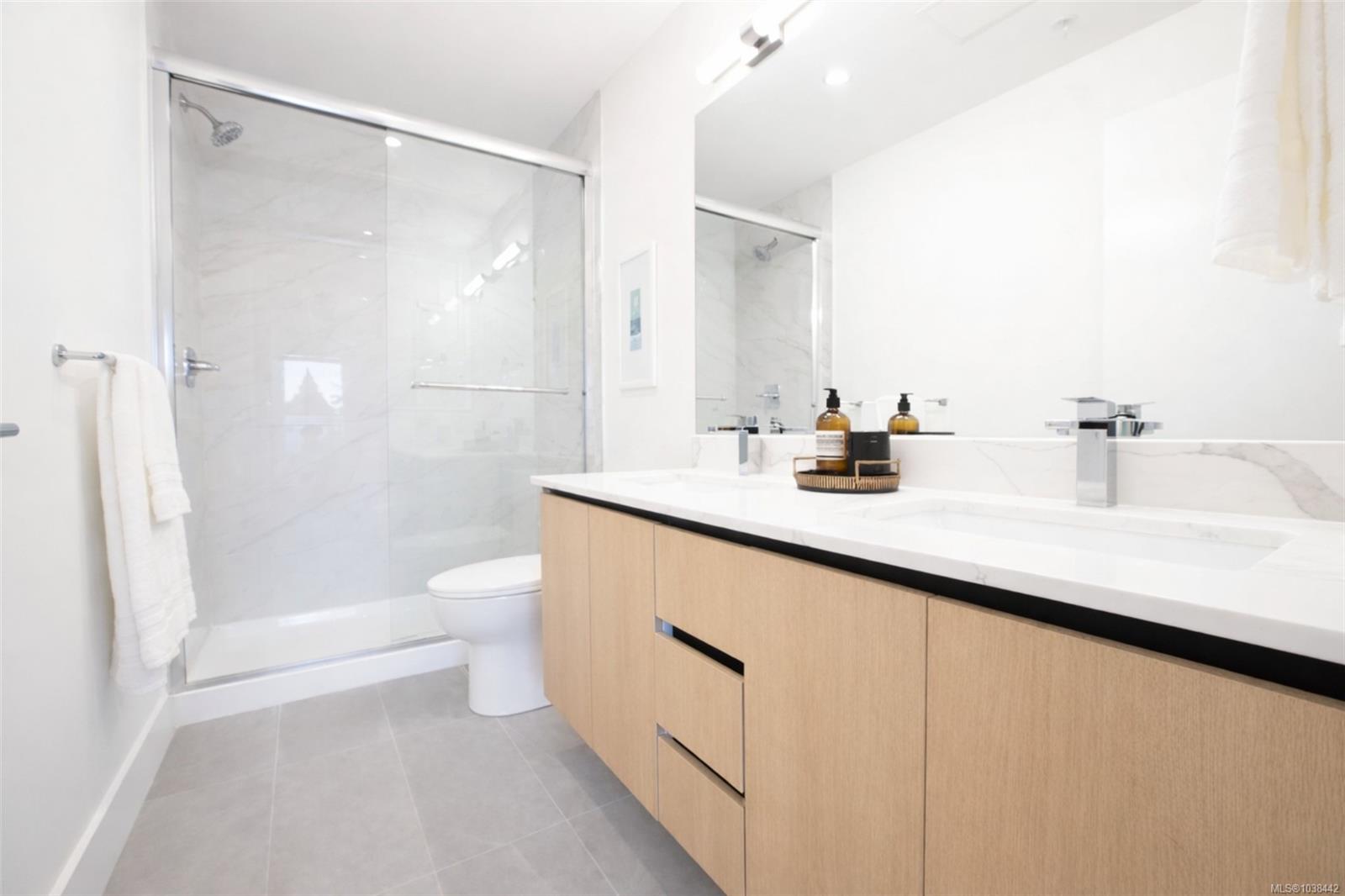 202-258 Helmcken Rd Unit: #202