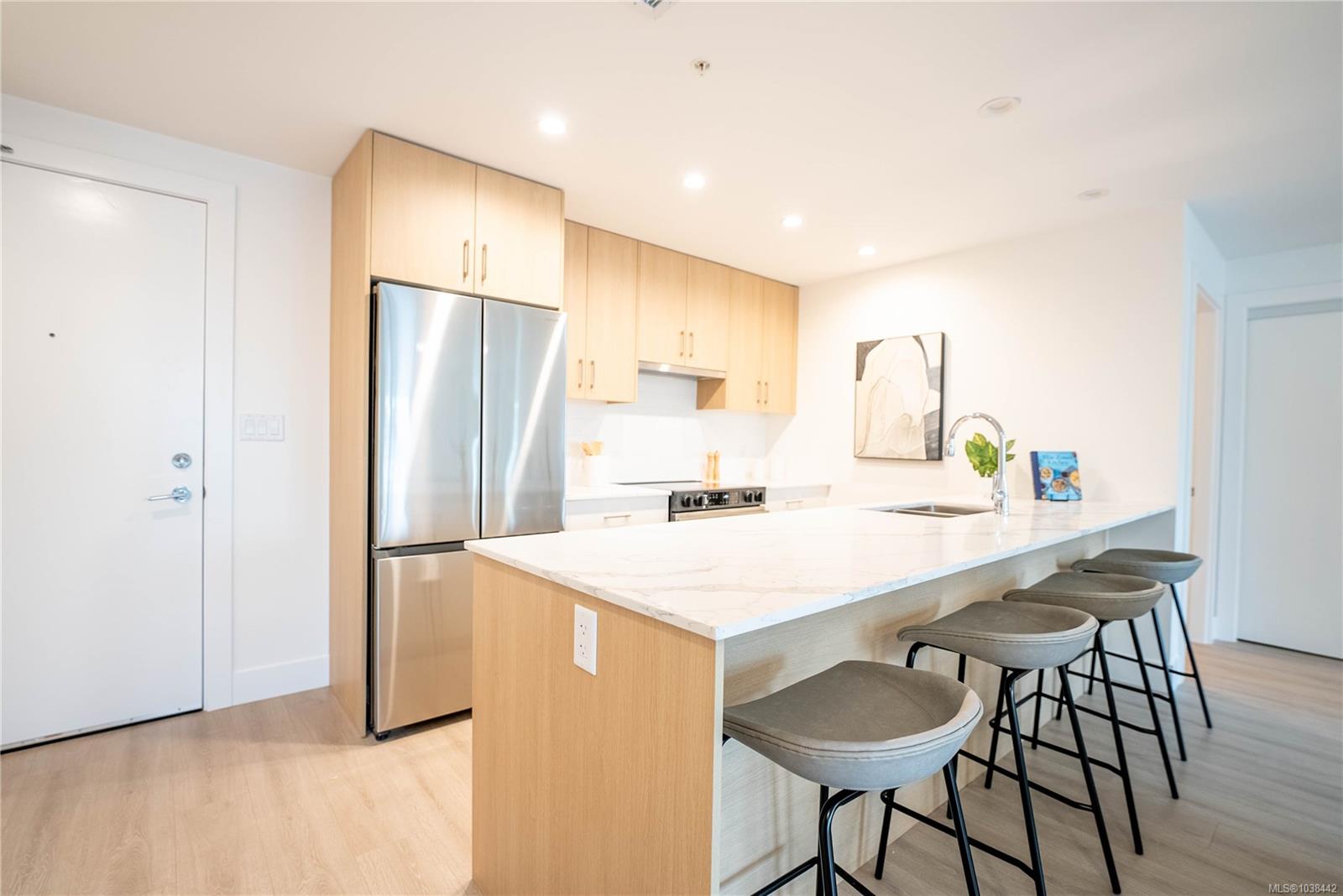 202-258 Helmcken Rd Unit: #202
