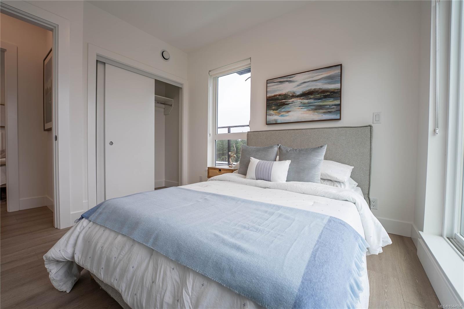 258 Helmcken Rd #212