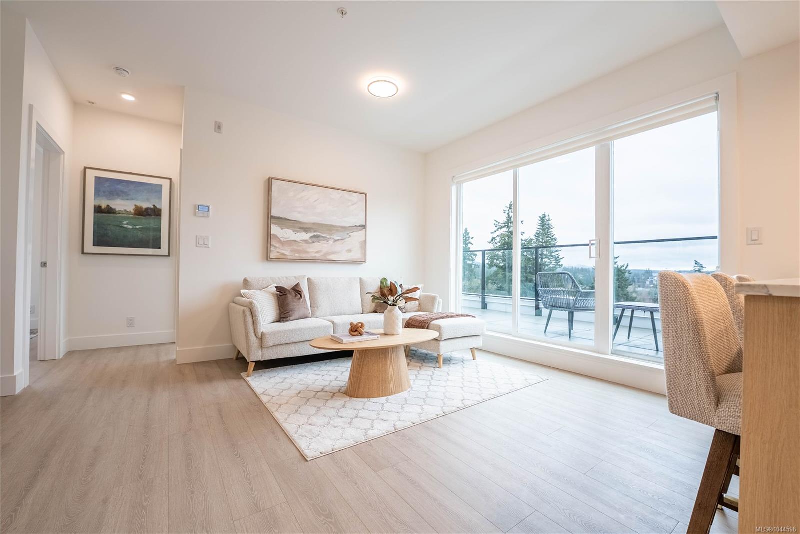 258 Helmcken Rd #212