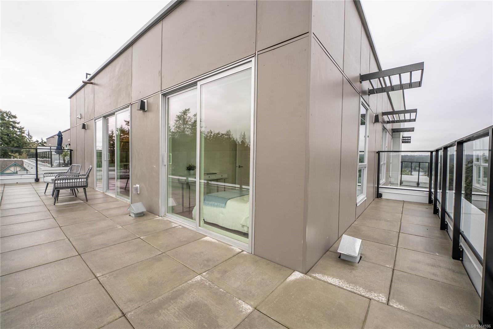258 Helmcken Rd #212
