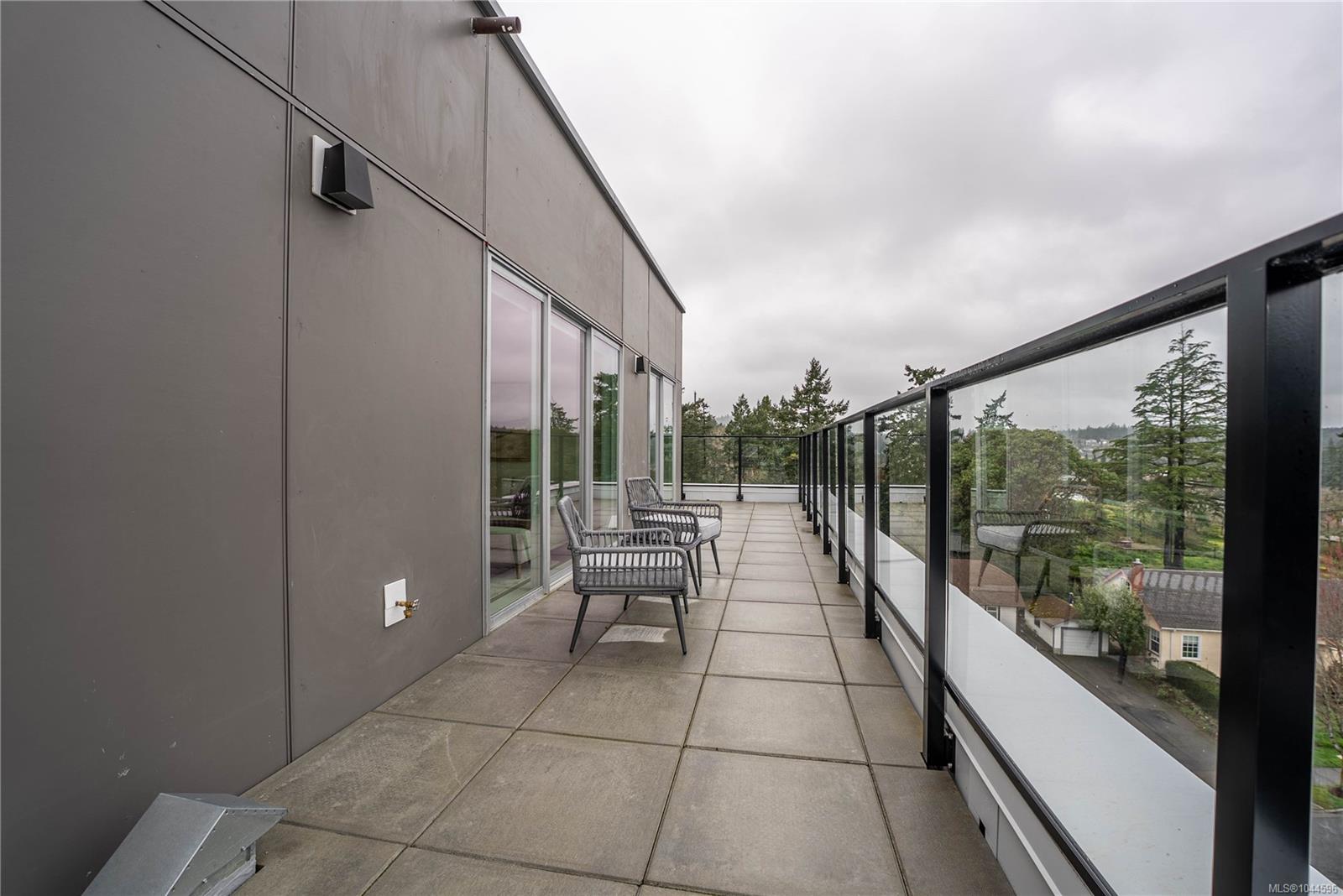258 Helmcken Rd #212