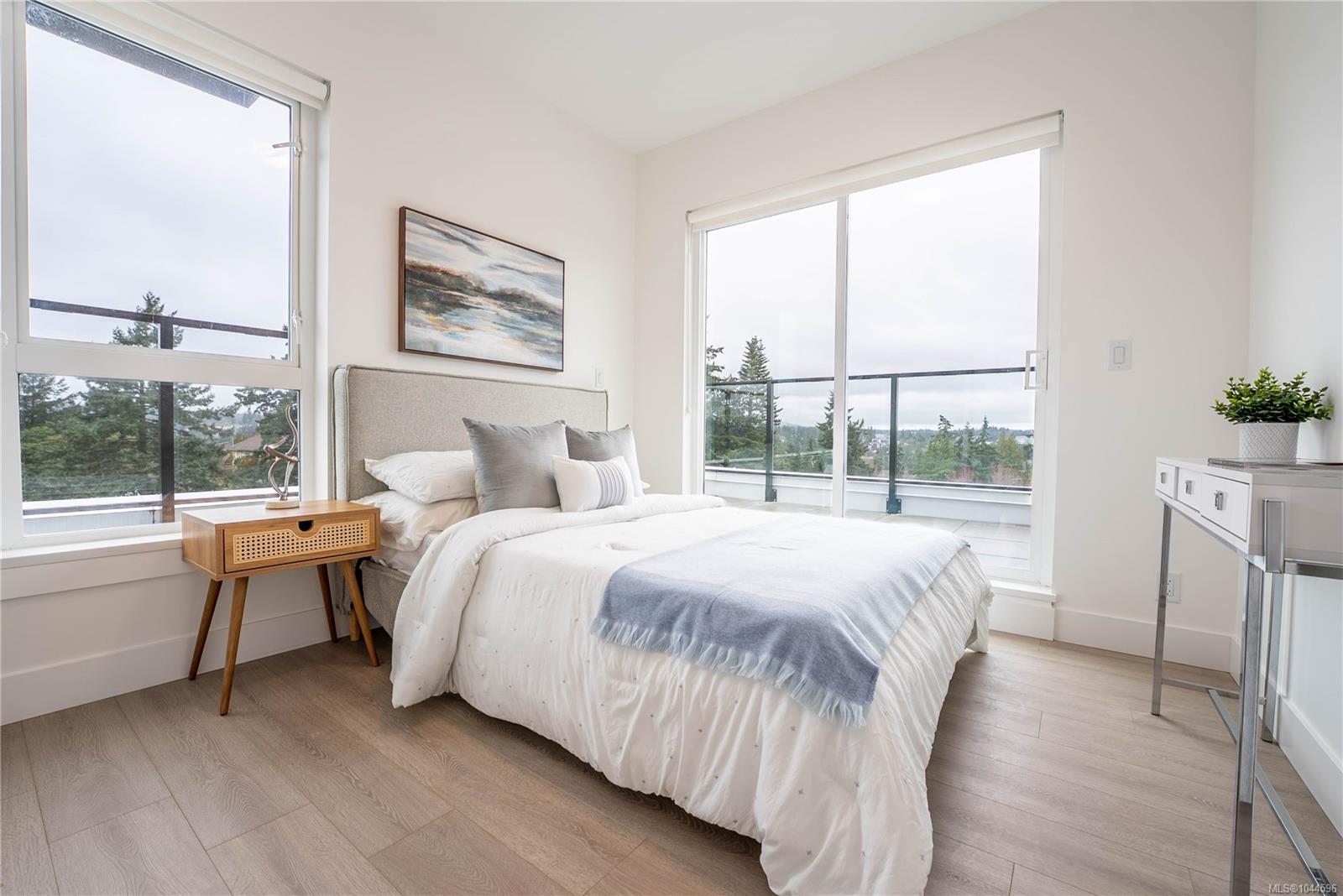 258 Helmcken Rd #212