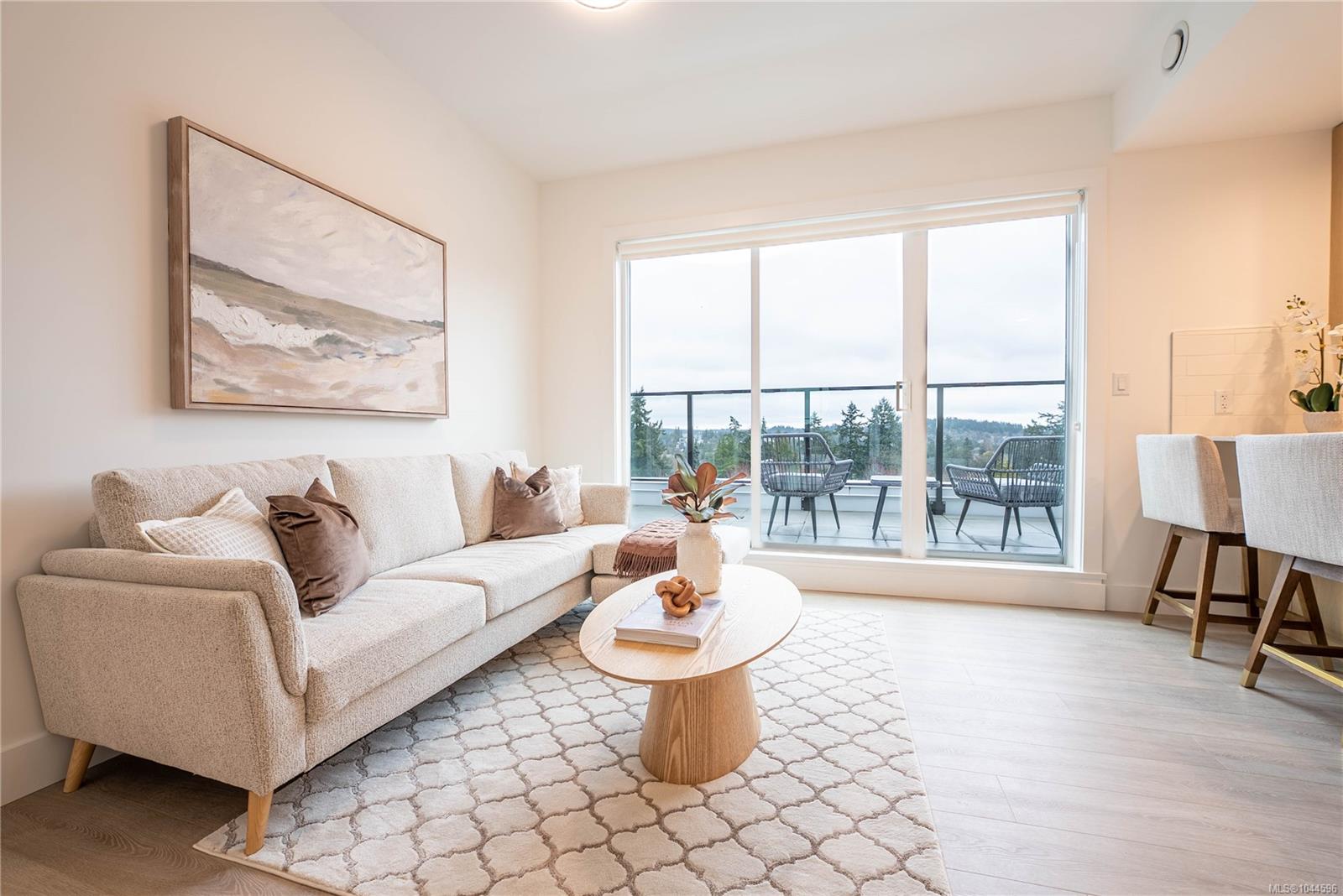 258 Helmcken Rd #212