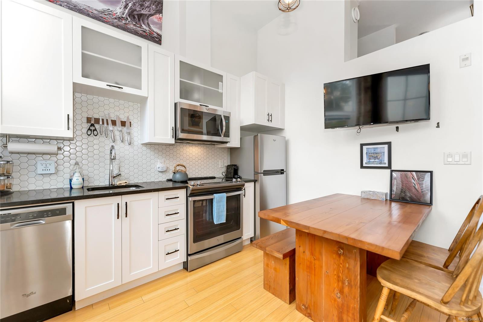 535 Fisgard St Unit: 208