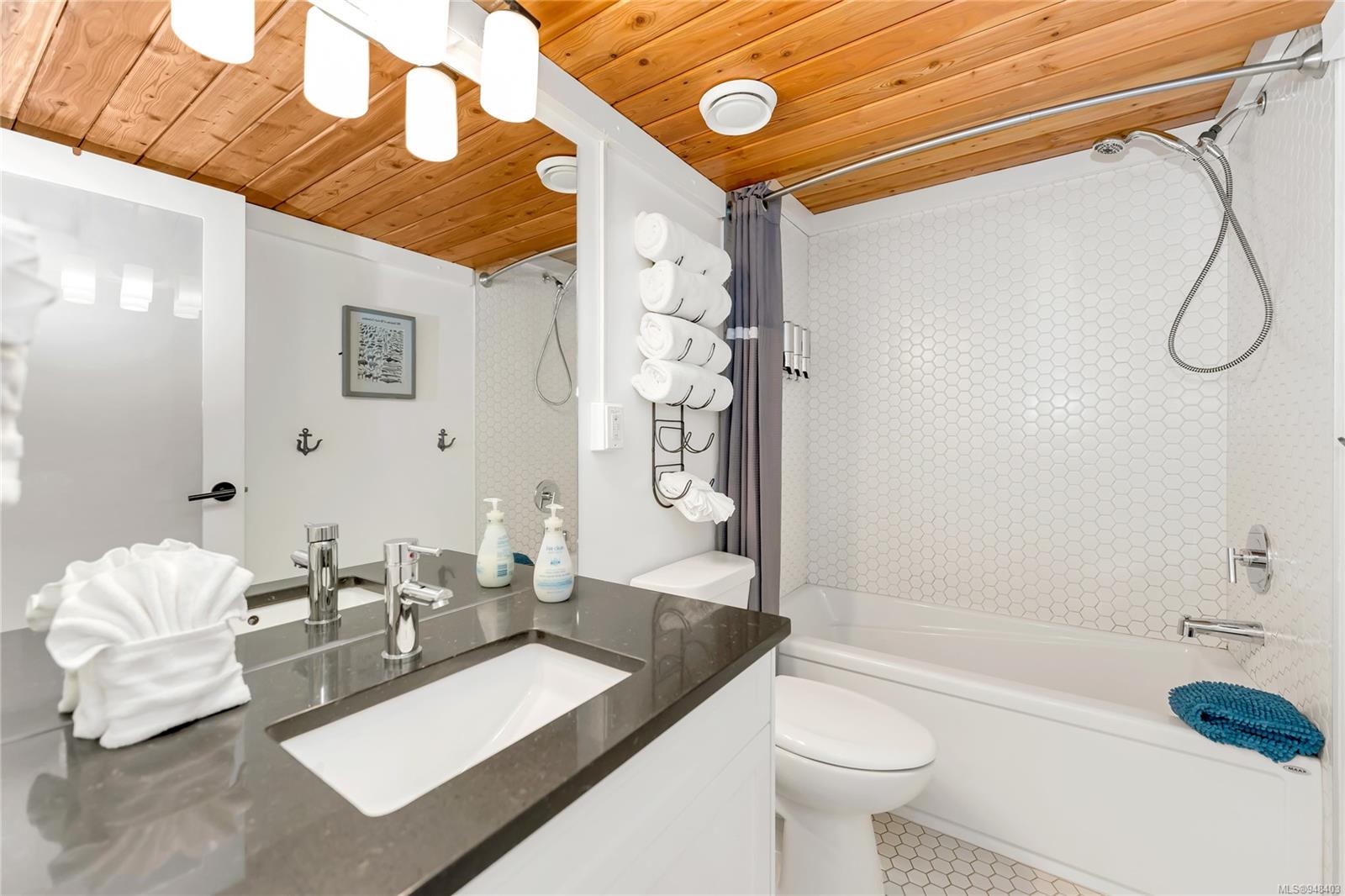 535 Fisgard St Unit: 208