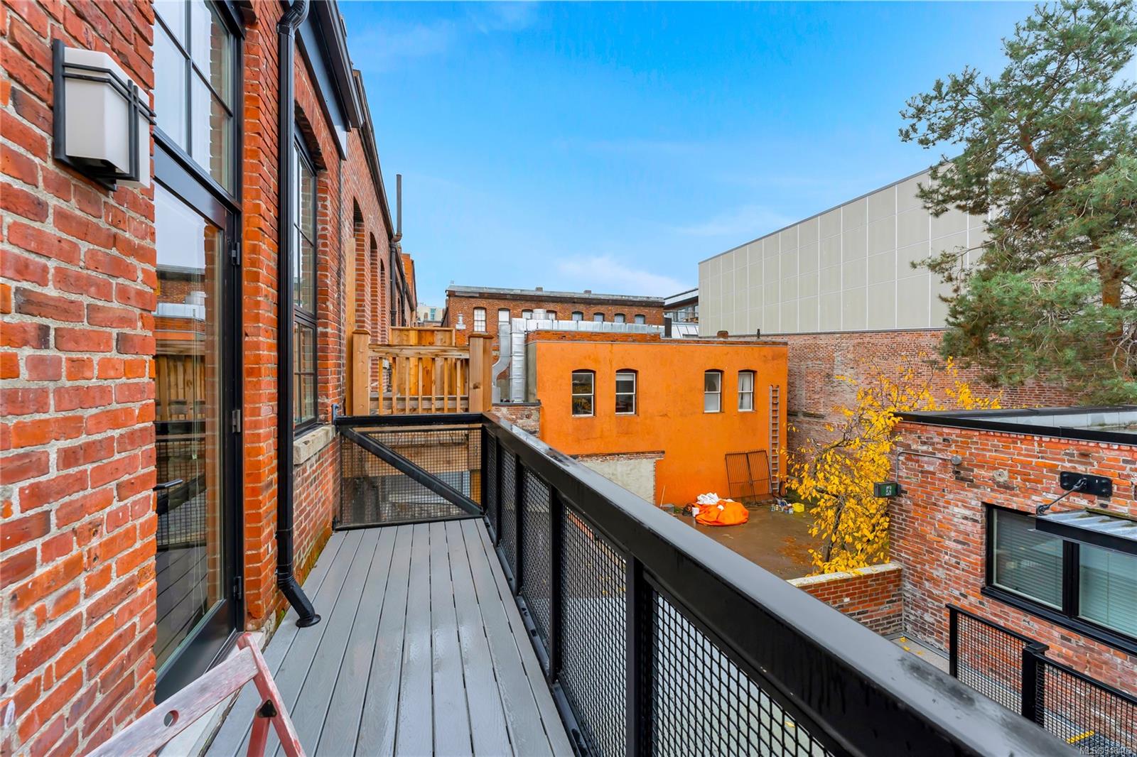 535 Fisgard St Unit: 208