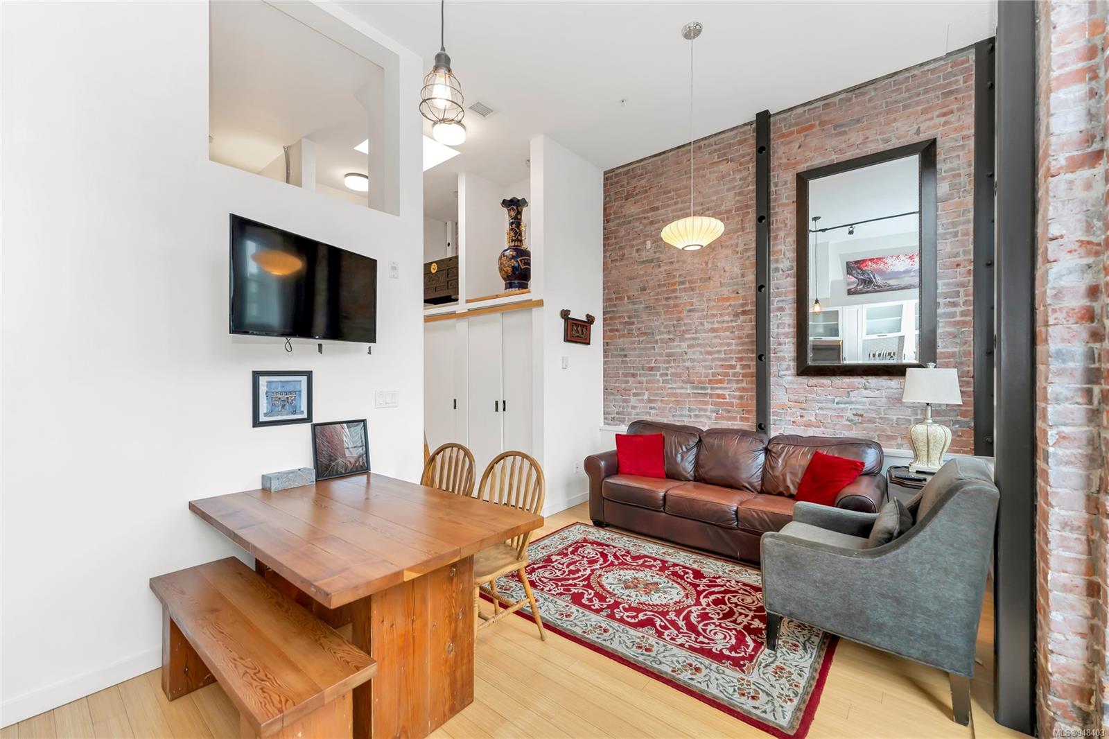 535 Fisgard St Unit: 208