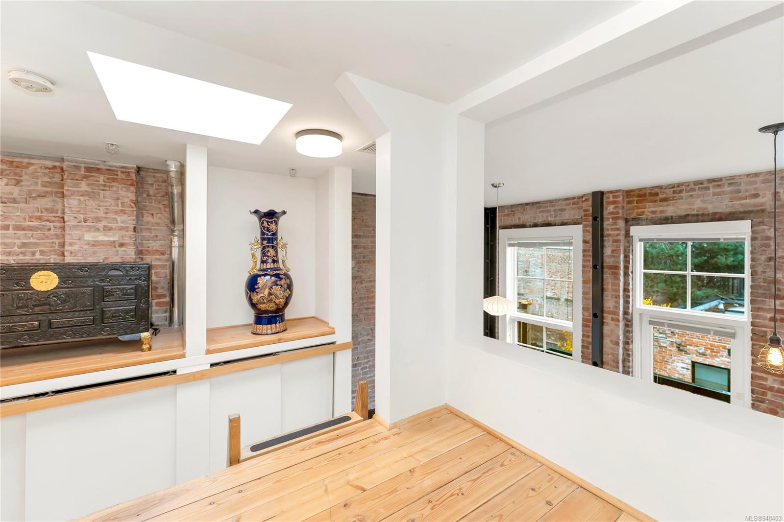 535 Fisgard St Unit: 208