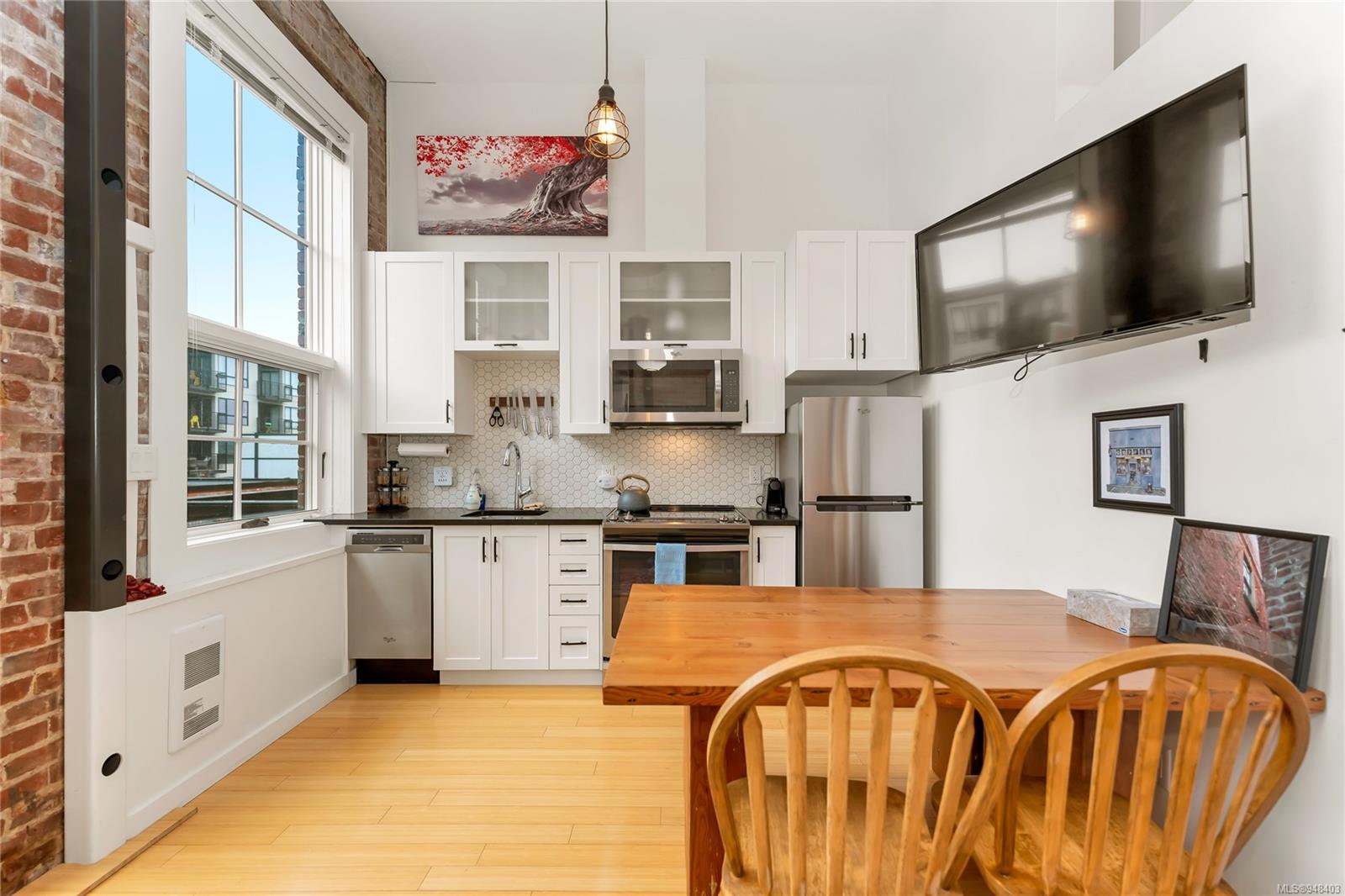 535 Fisgard St Unit: 208