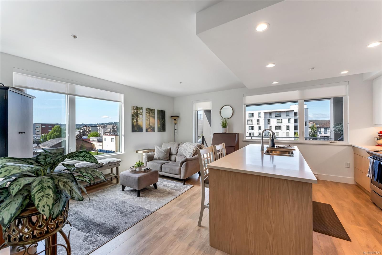 2461 Sidney Ave Unit: 310