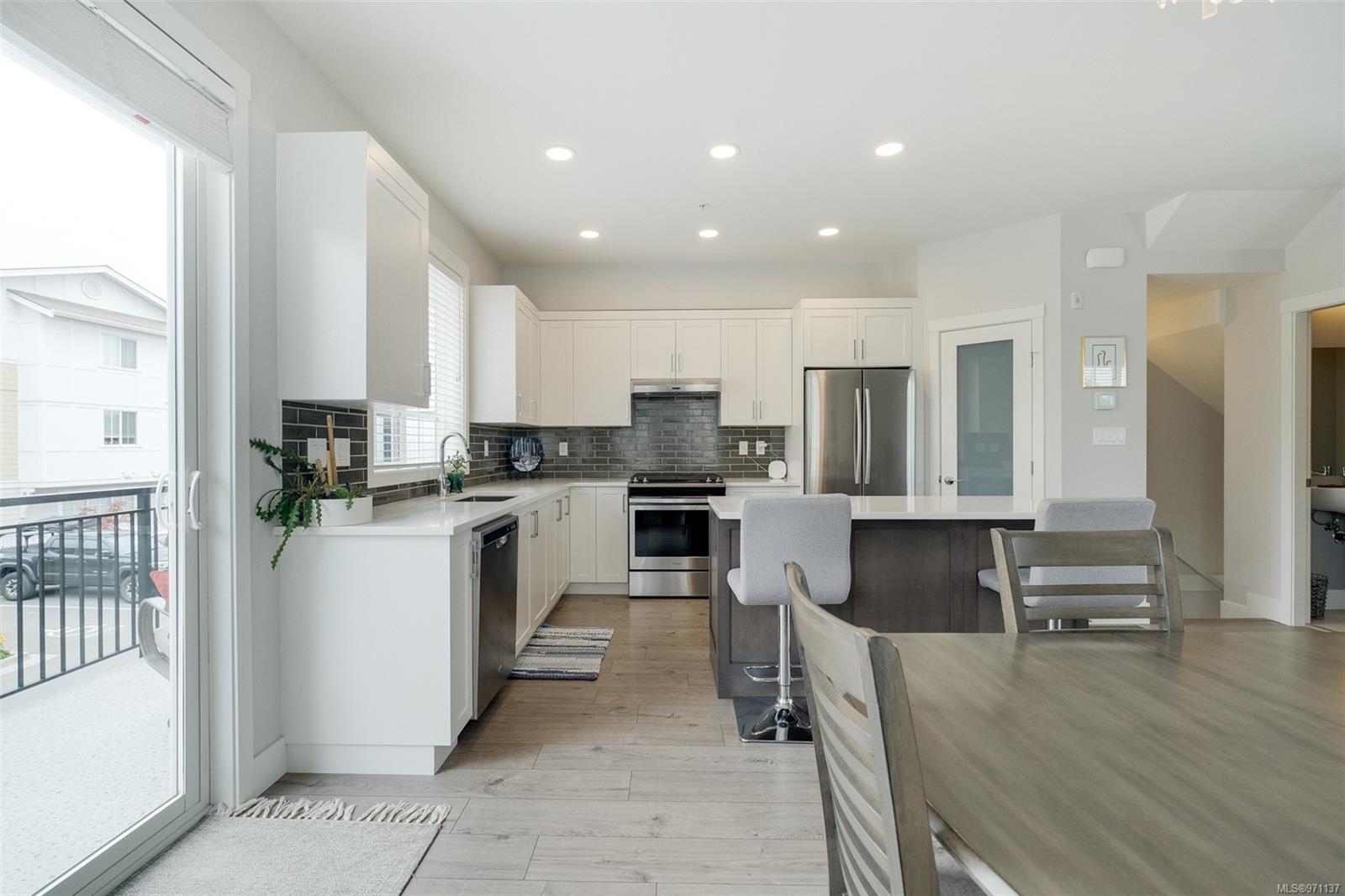 370 Latoria Blvd # 48