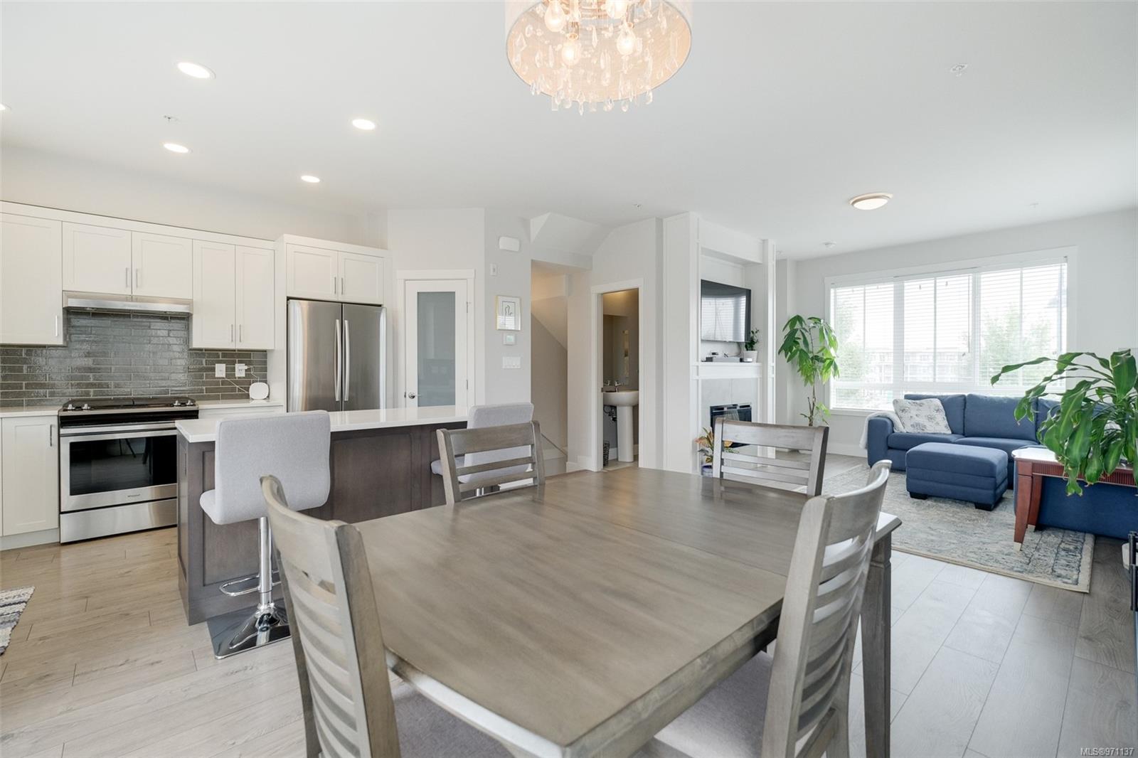 370 Latoria Blvd # 48