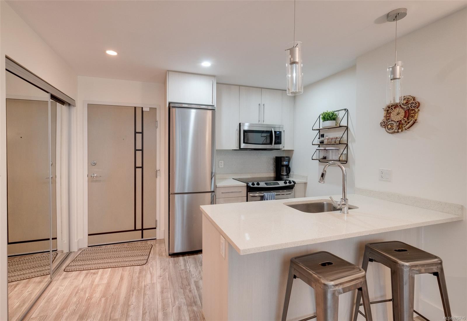 1090 Johnson St # 308