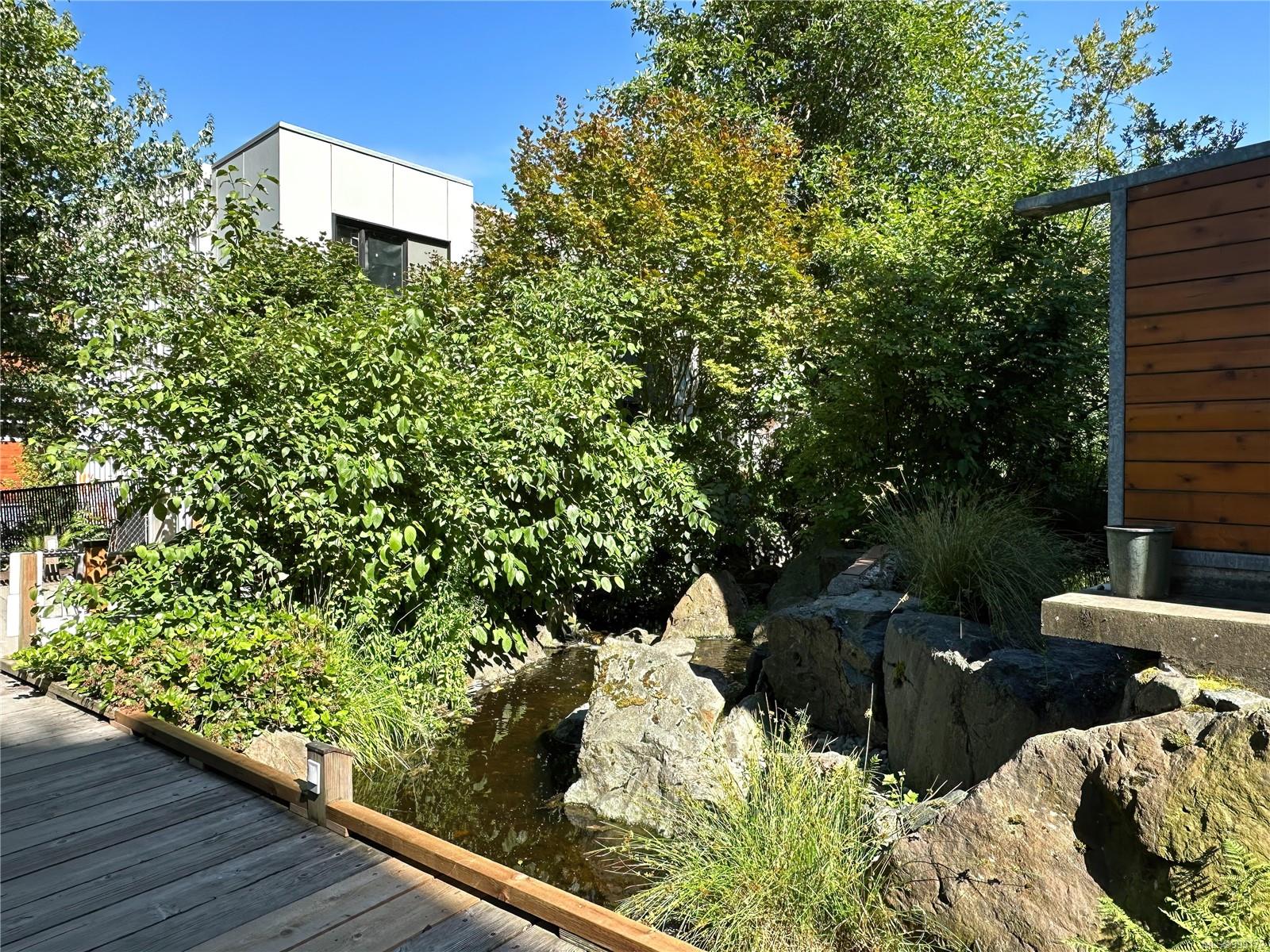 399 Tyee Rd # 305