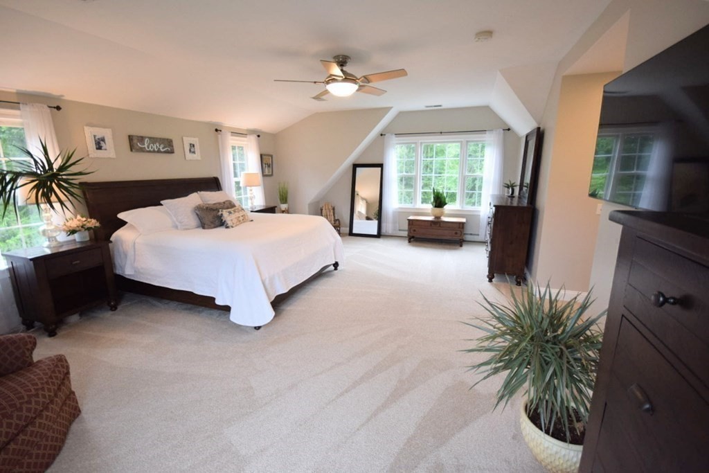 371 Elm St