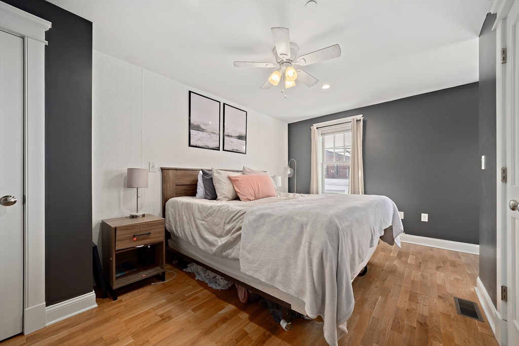 25 Howland St # 2