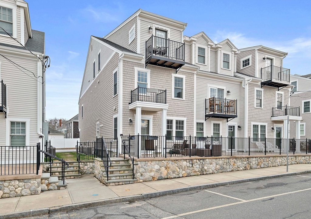 25 Howland St # 2