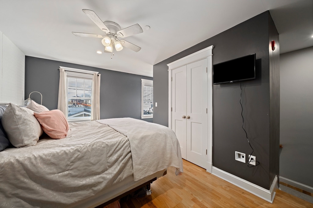 25 Howland St # 2