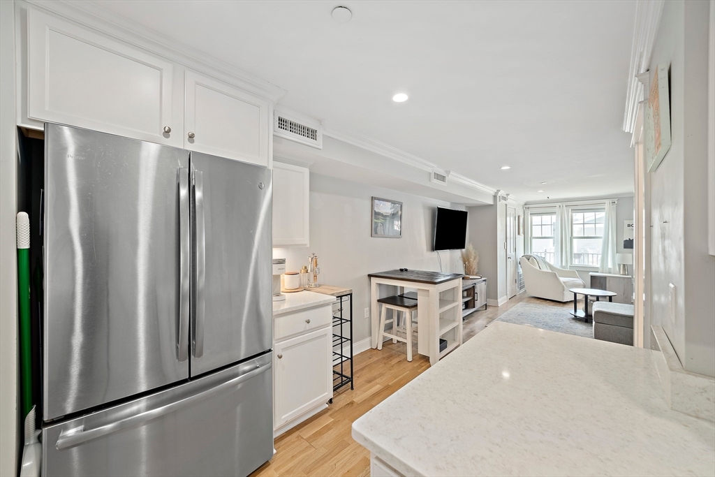 25 Howland St # 2
