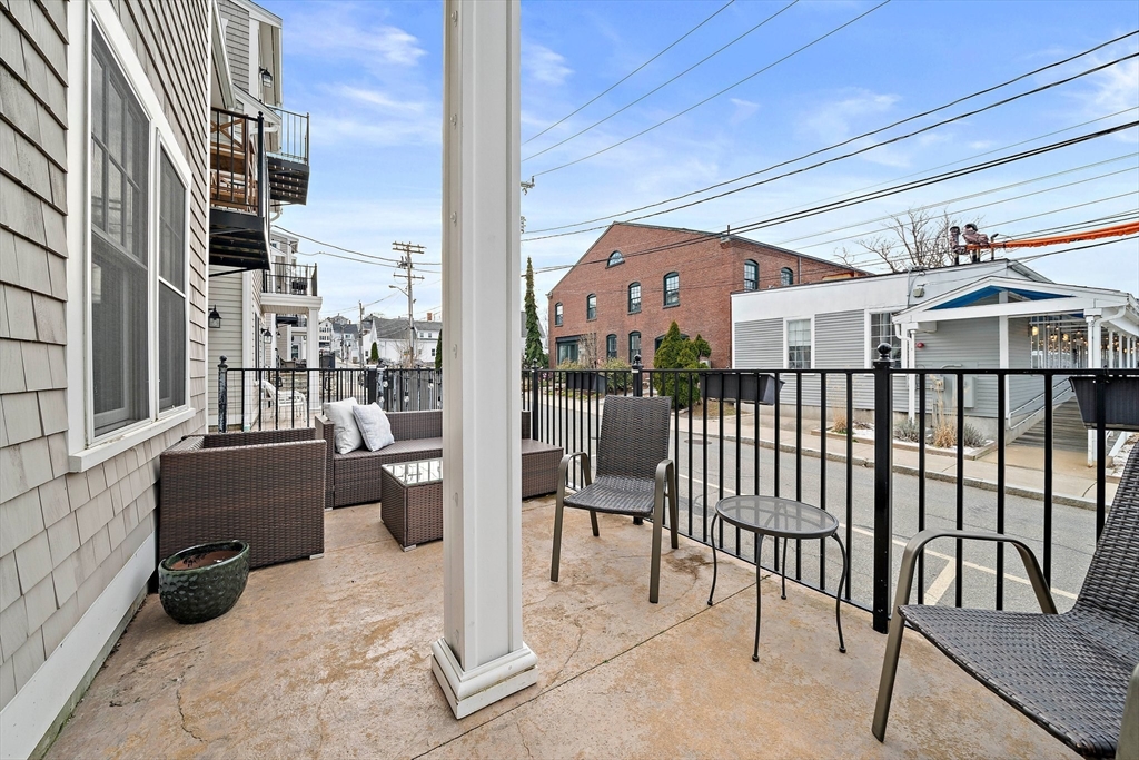 25 Howland St # 2