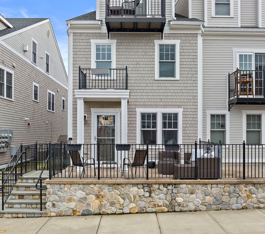 25 Howland St # 2