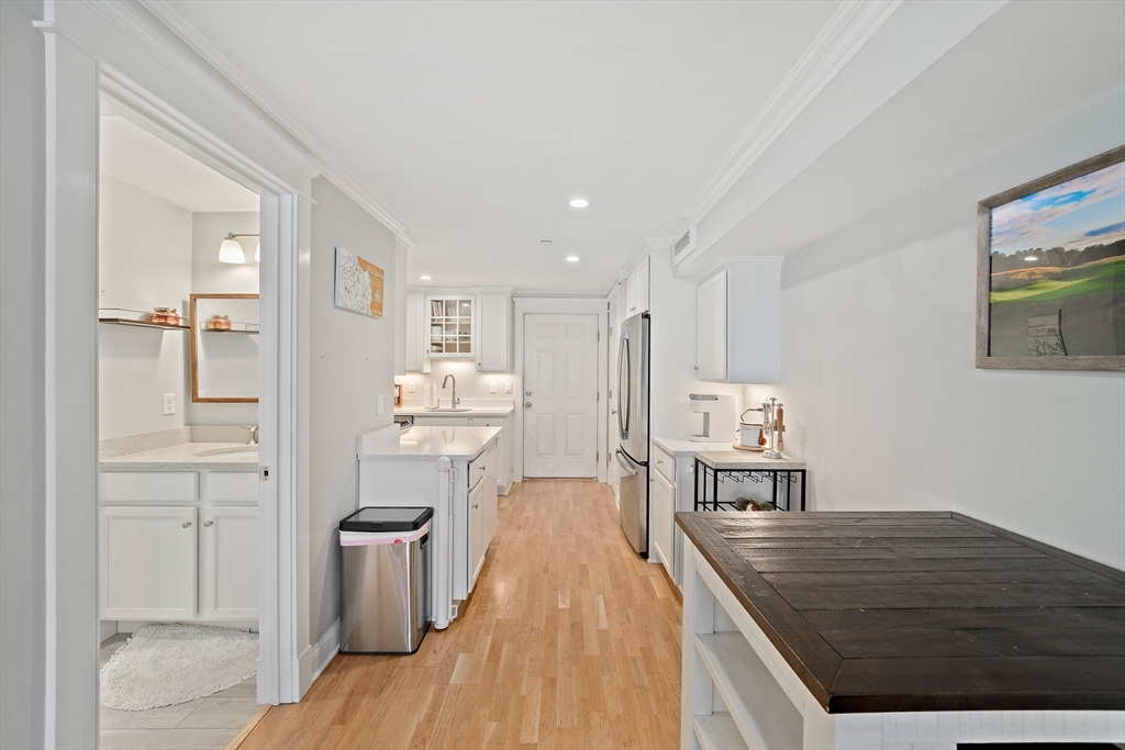 25 Howland St # 2