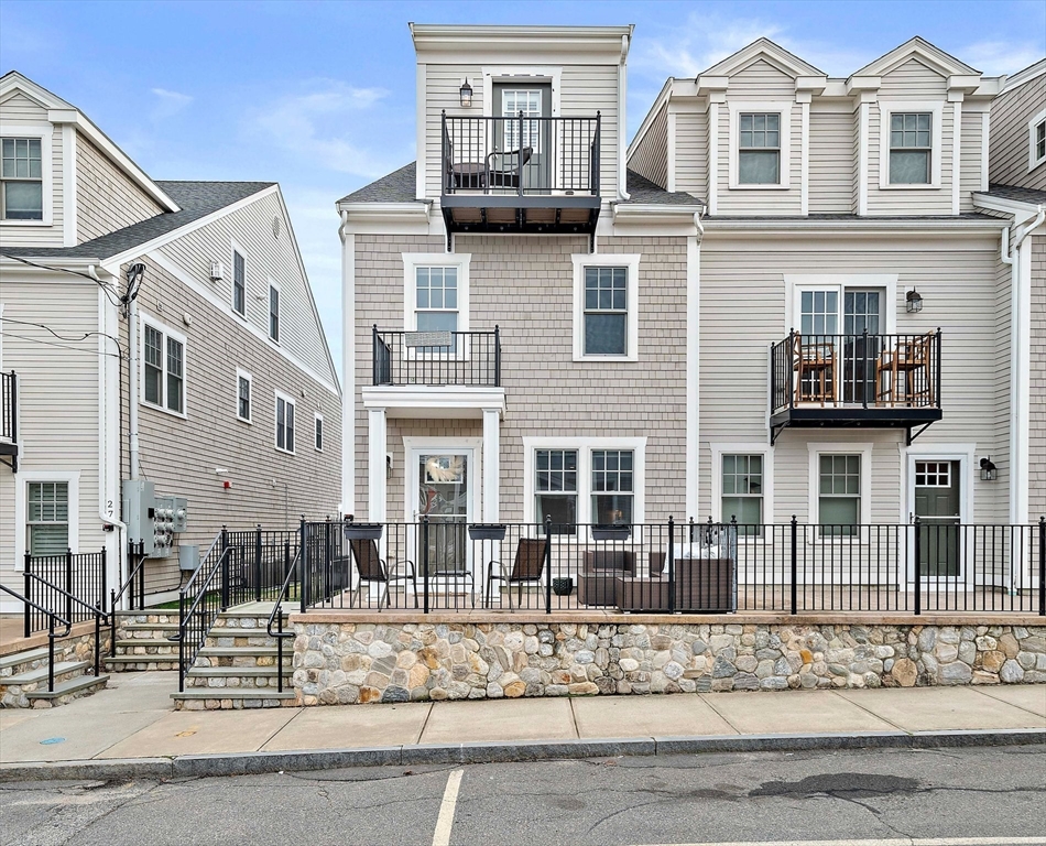 25 Howland St # 2