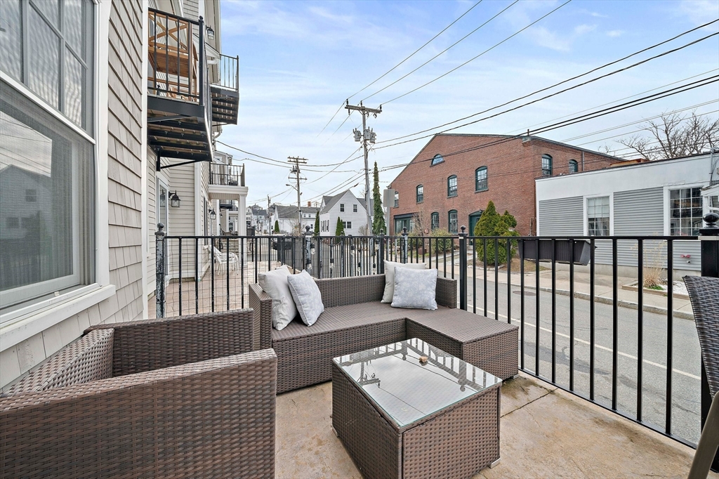 25 Howland St # 2