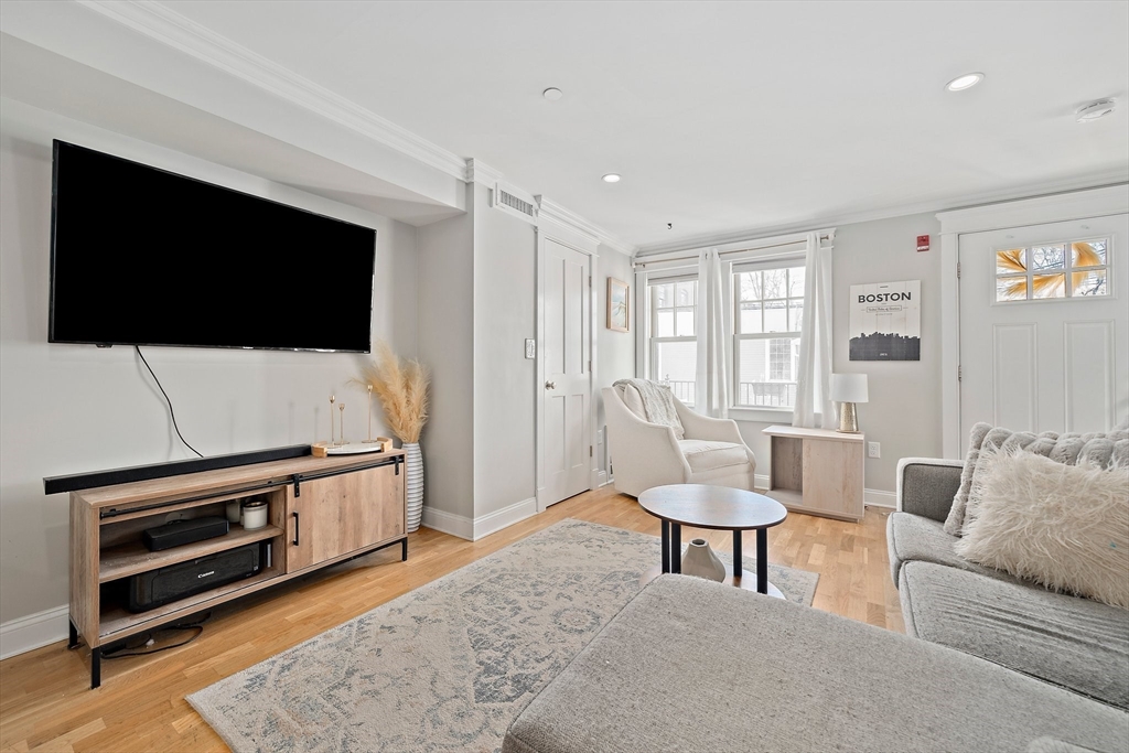 25 Howland St # 2