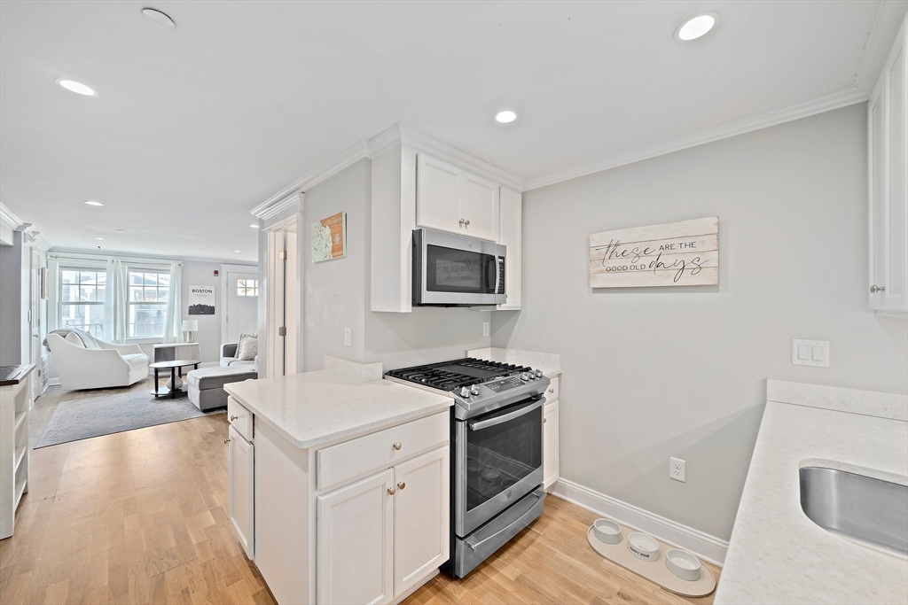 25 Howland St # 2