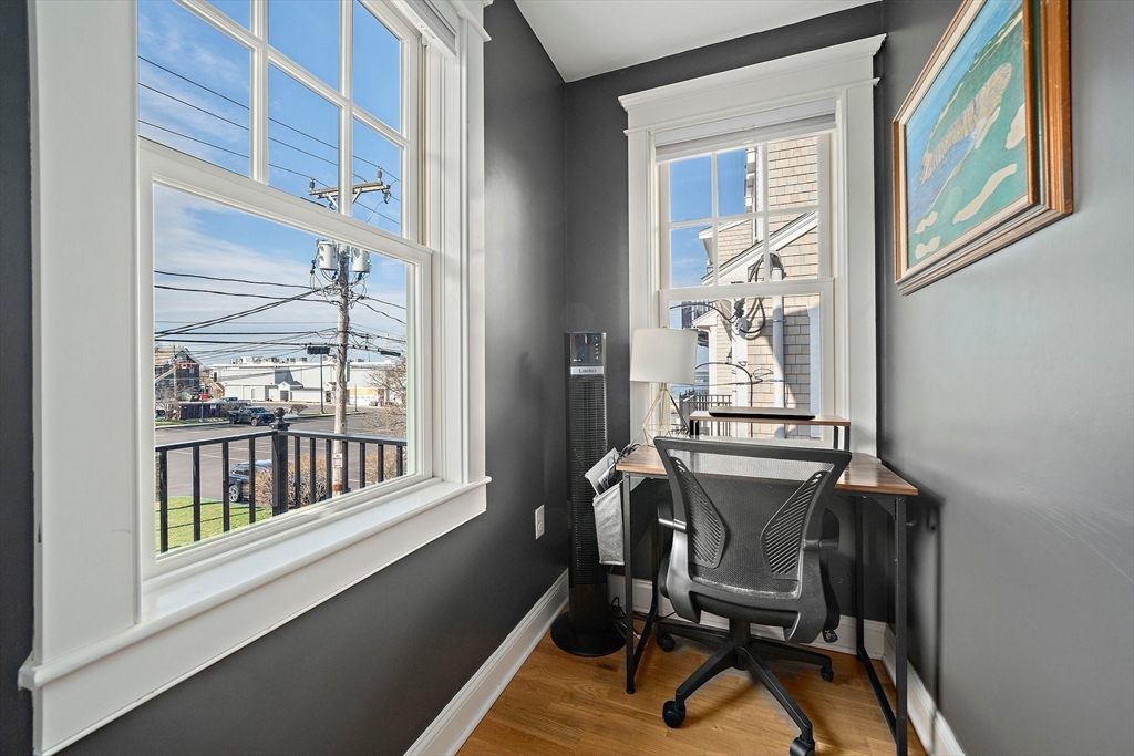 25 Howland St # 2