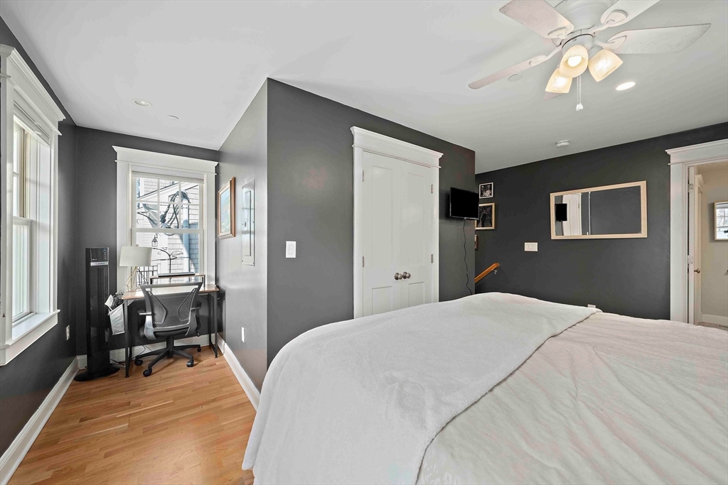 25 Howland St # 2