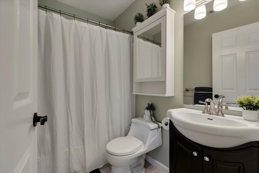 42 Hobart Ln # 42