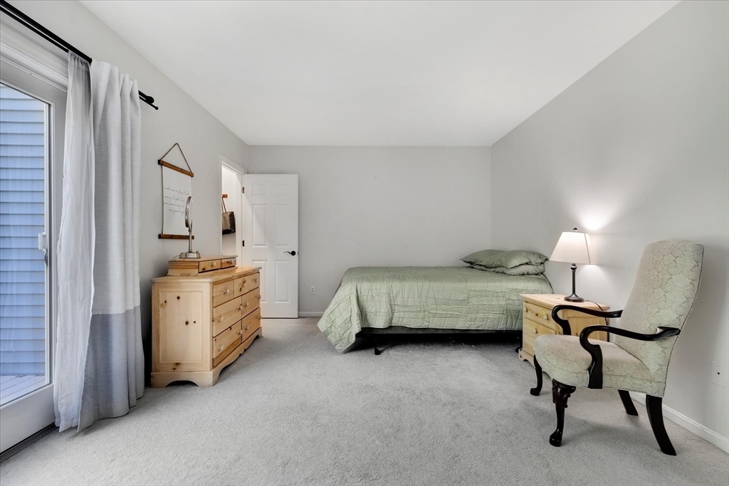 42 Hobart Ln # 42