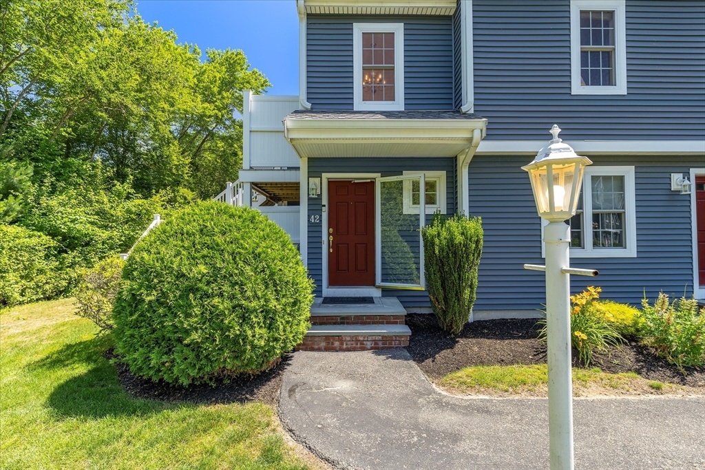 42 Hobart Ln # 42