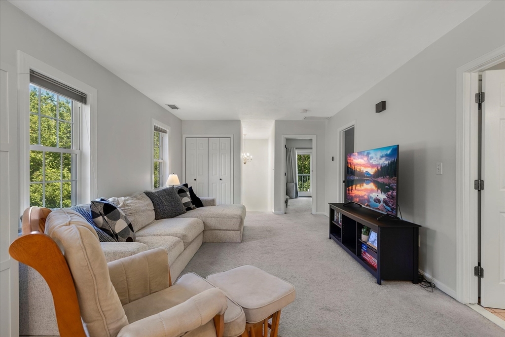 42 Hobart Ln # 42