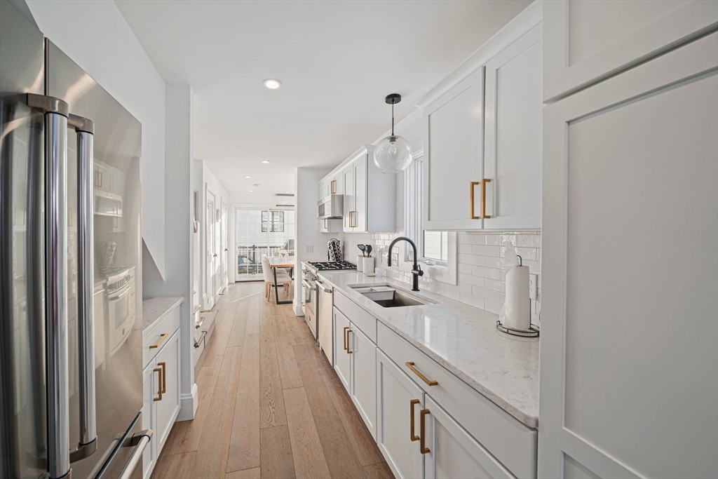 85 Glades Rd