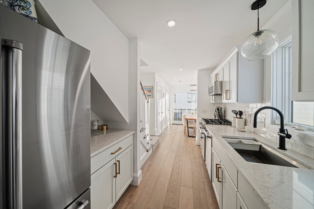85 Glades Rd