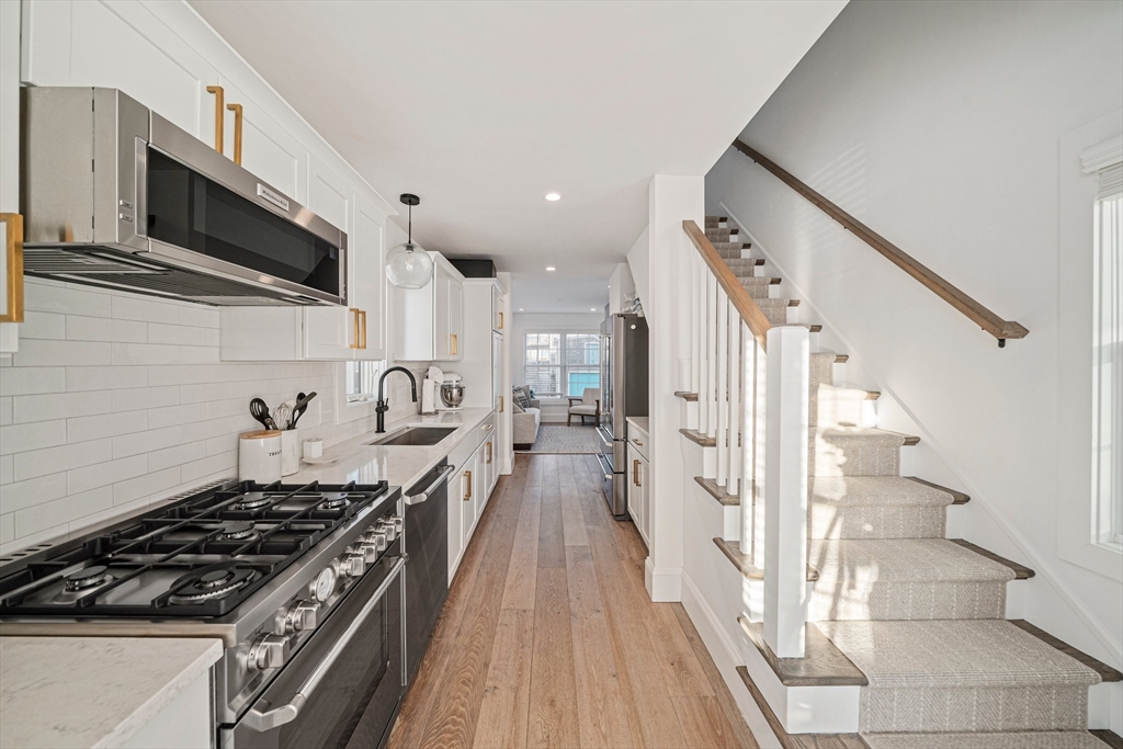 85 Glades Rd