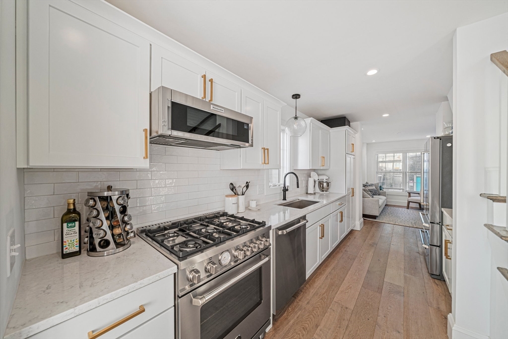 85 Glades Rd