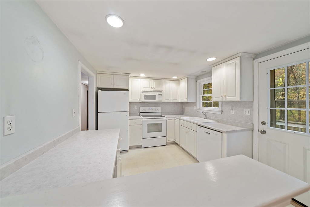 40 Fairwood Dr, Pembroke