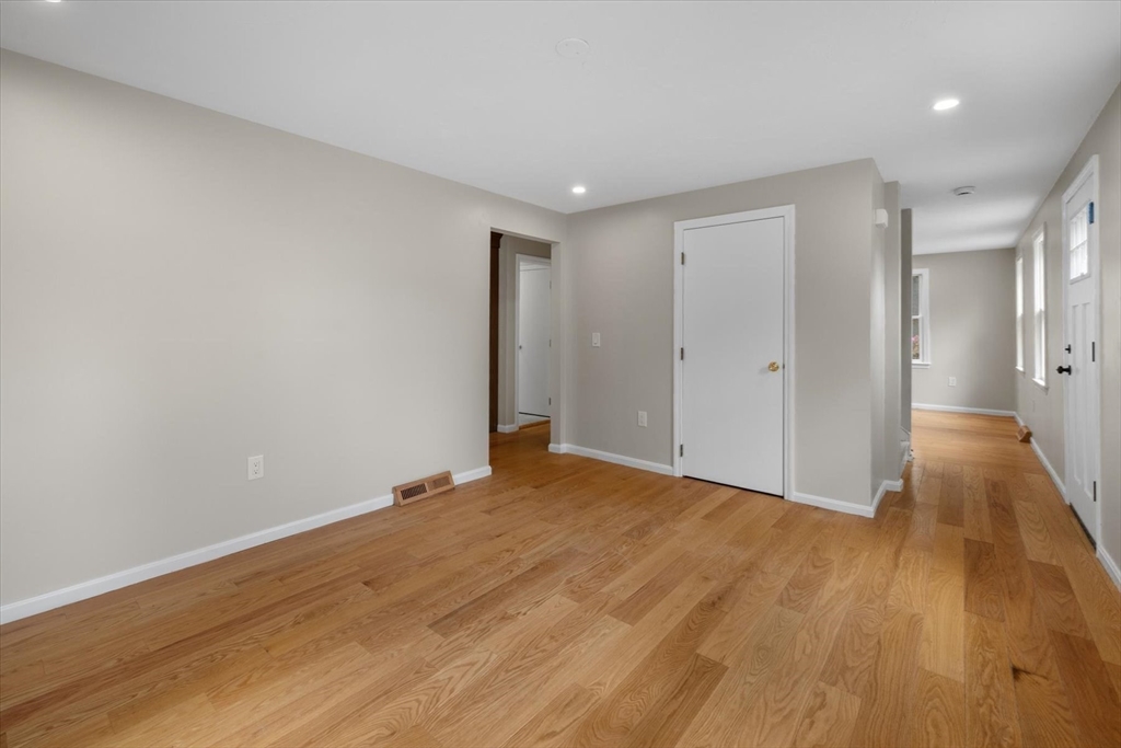 76 Woodridge Rd