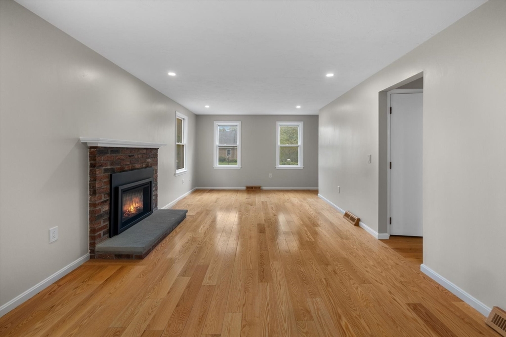 76 Woodridge Rd