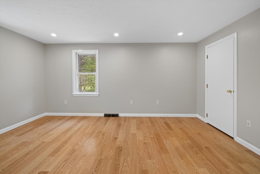 76 Woodridge Rd