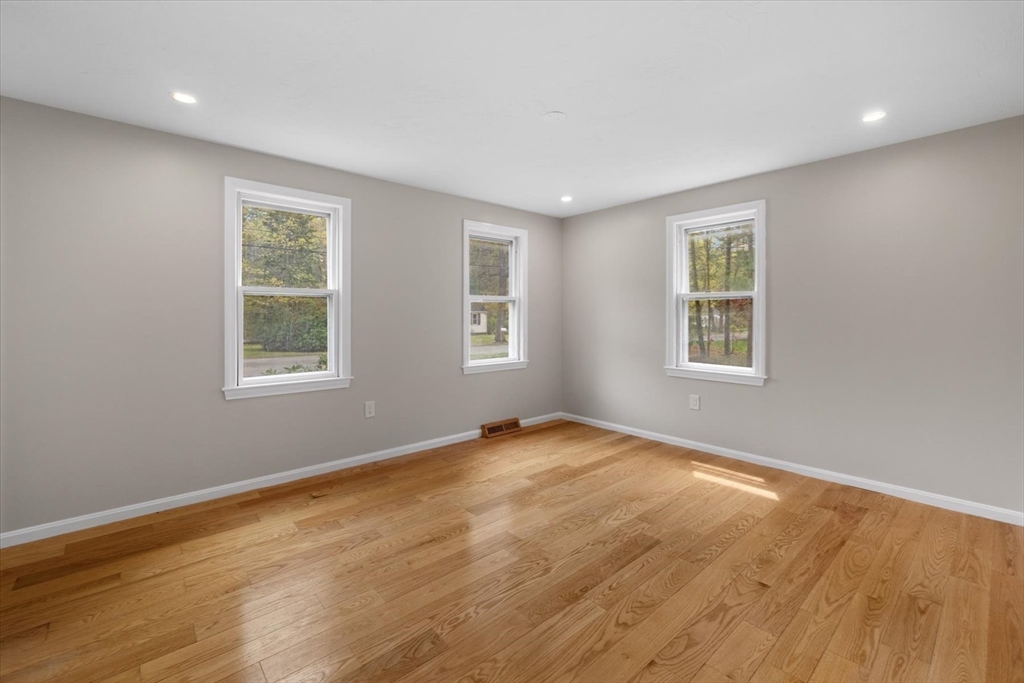 76 Woodridge Rd